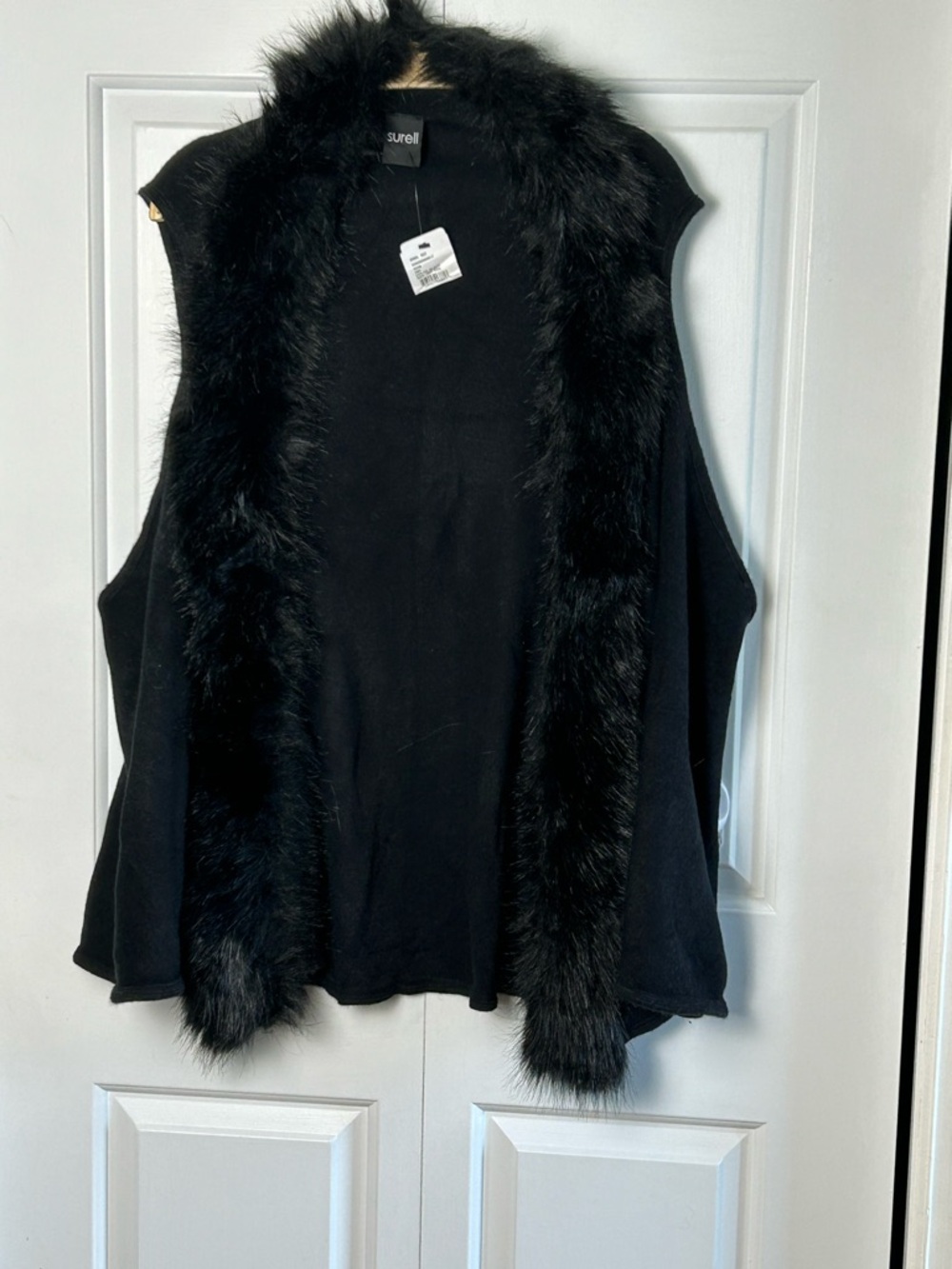 Surell faux fur trim knit vest ,NWT ,  One size,black ,127$ US,  NWT